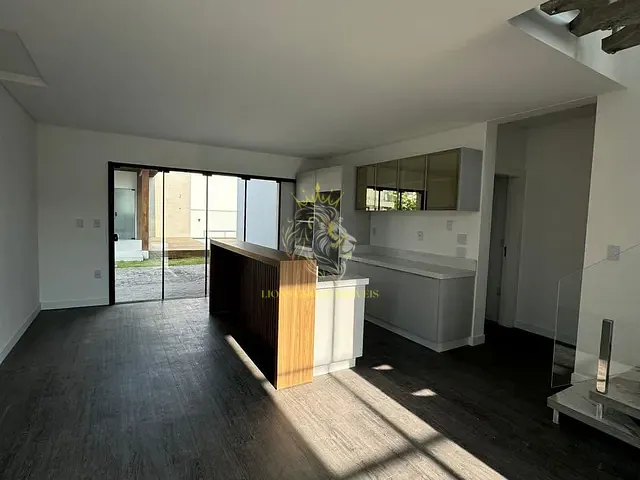 Casa com 375m² 4 quartos e 3 banheiros, à venda, no bairro Santa Regina em Camboriú