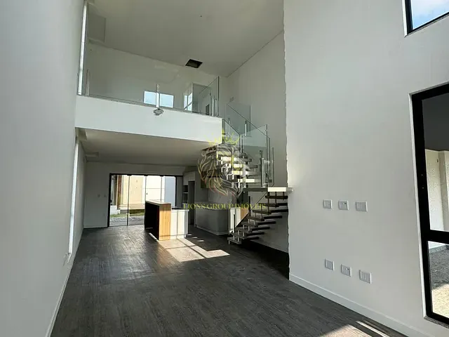 Casa com 375m² 4 quartos e 3 banheiros, à venda, no bairro Santa Regina em Camboriú