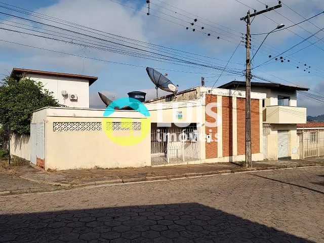 Casa 3 quartos e 2 banheiros, à venda, no bairro Centro em Guaranésia