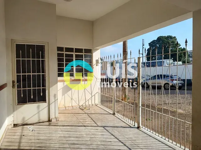 Casa 3 quartos e 2 banheiros, à venda, no bairro Centro em Guaranésia