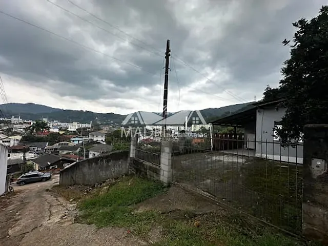 Casa com 360m² 2 quartos e 1 banheiro, à venda, no bairro São Sebastião em Palhoça
