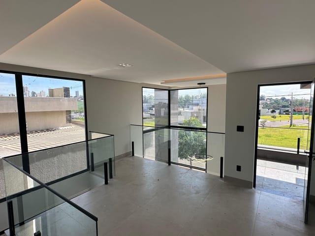 Casa com 300m² 3 quartos e 3 banheiros, à venda ou para alugar, no bairro Residencial Bellevie em Cambé