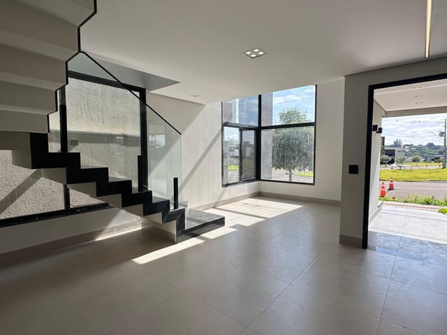 Casa com 300m² 3 quartos e 3 banheiros, à venda ou para alugar, no bairro Residencial Bellevie em Cambé