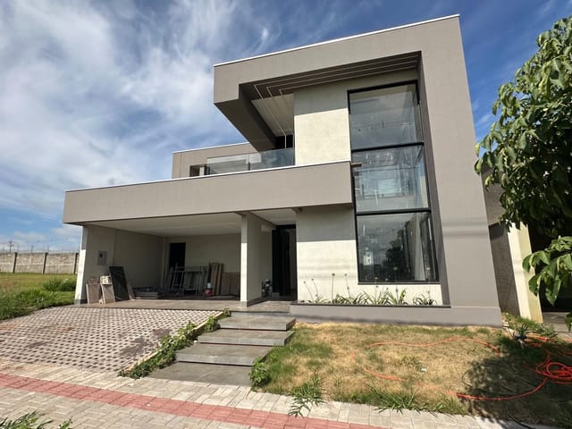 Casa com 300m² 3 quartos e 3 banheiros, à venda ou para alugar, no bairro Residencial Bellevie em Cambé