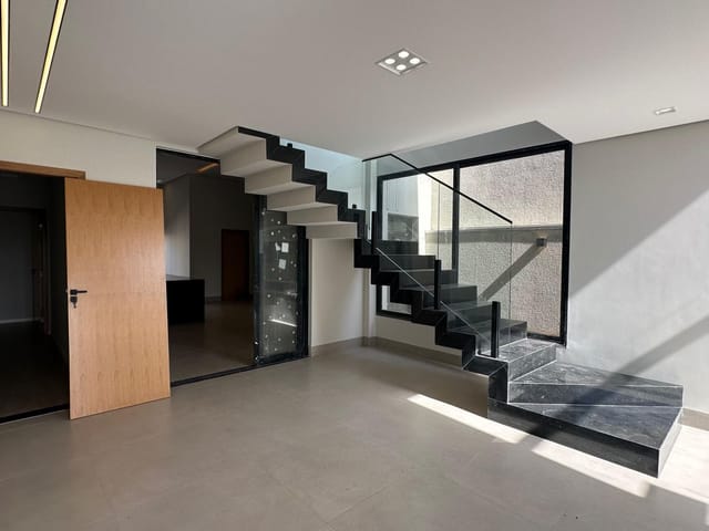 Casa com 300m² 3 quartos e 3 banheiros, à venda ou para alugar, no bairro Residencial Bellevie em Cambé