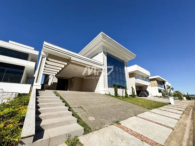 Casa 3 quartos e 5 banheiros, à venda, no bairro Estrela em Ponta Grossa