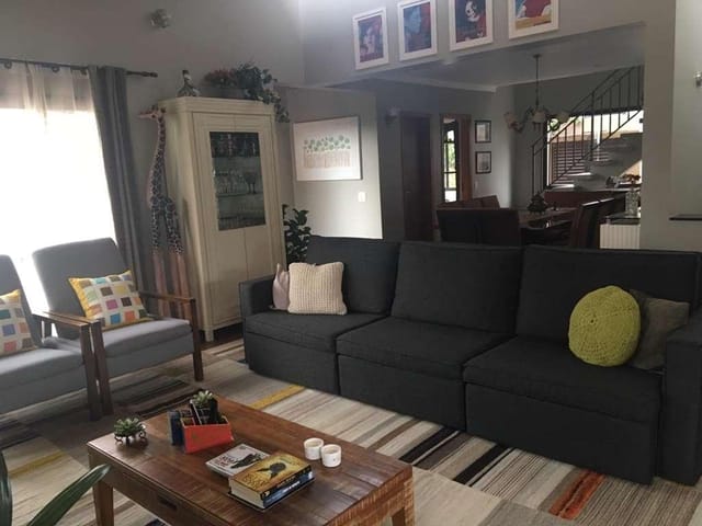Casa com 512m² 3 quartos e 5 banheiros, à venda, no bairro Moinho Velho em Cotia