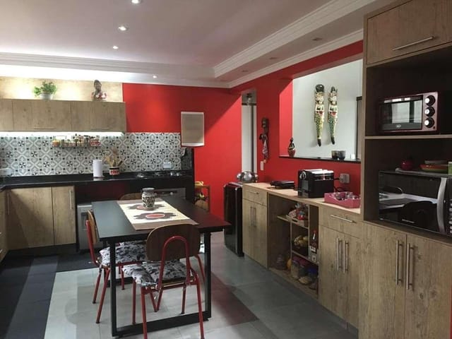 Casa com 512m² 3 quartos e 5 banheiros, à venda, no bairro Moinho Velho em Cotia