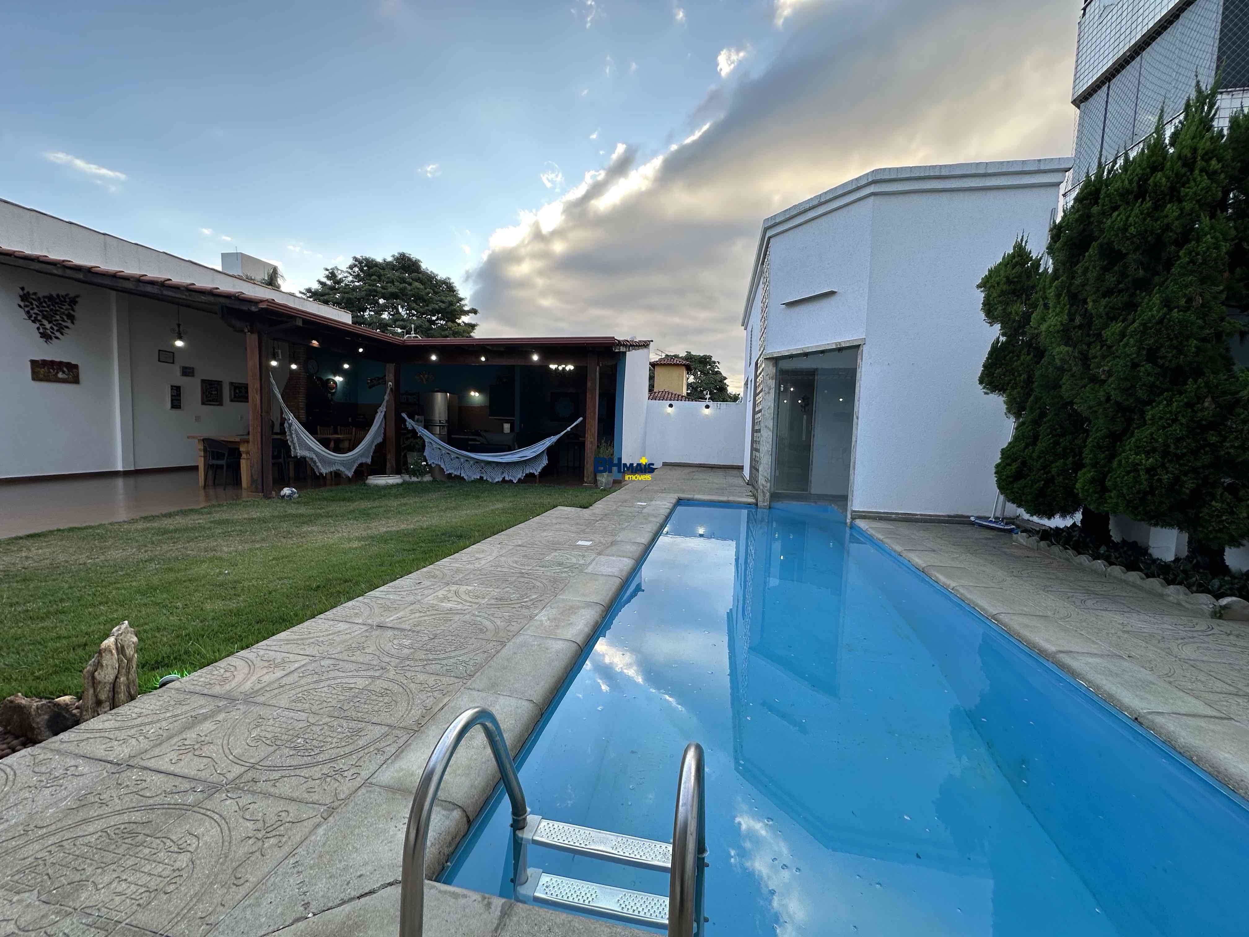 Casa à venda e aluguel com 5 quartos, 500m² - Foto 1