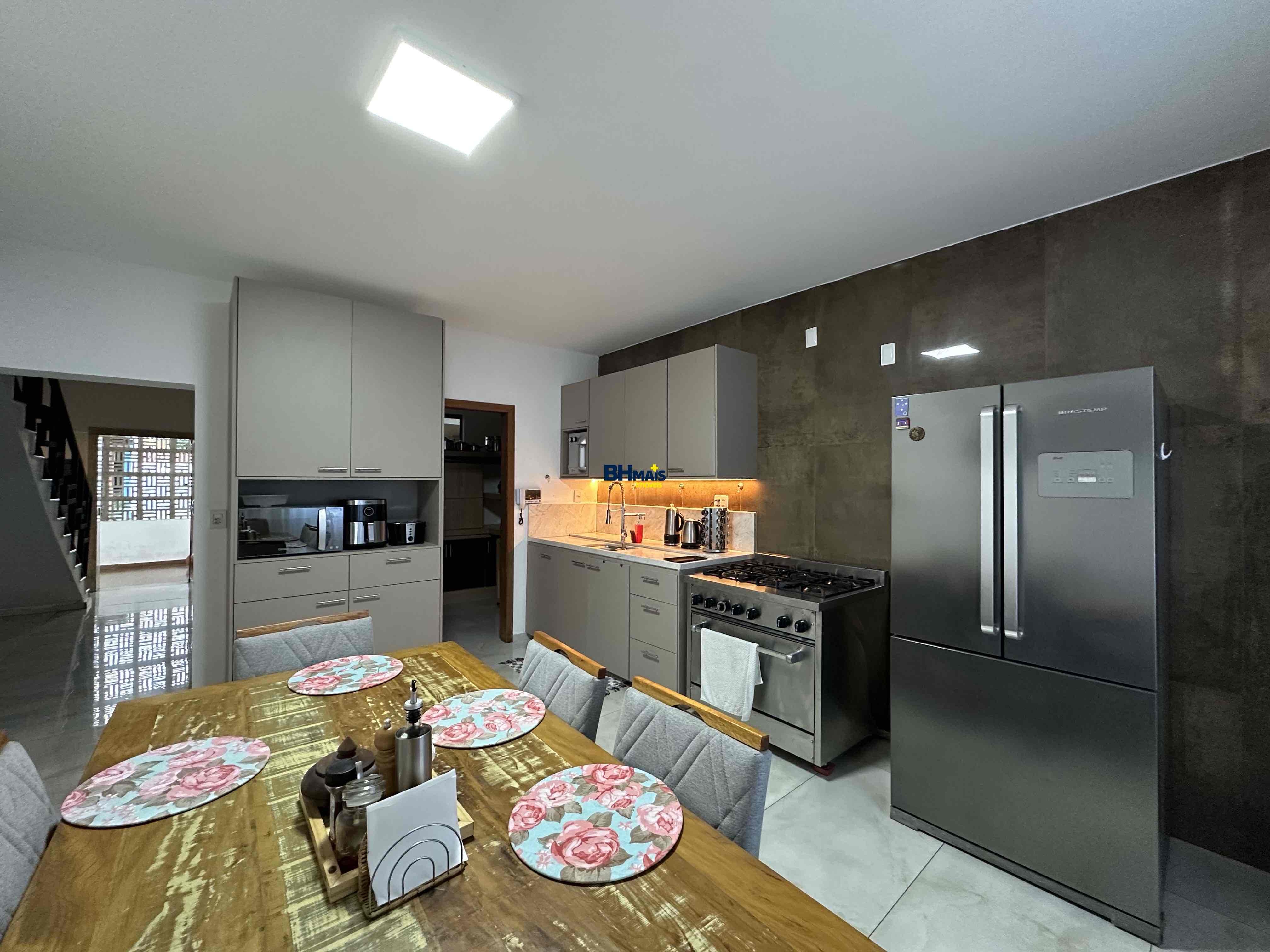 Casa à venda e aluguel com 5 quartos, 500m² - Foto 8