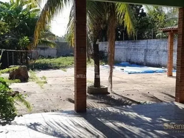 Casa com 951m² 3 quartos e 3 banheiros, à venda, no bairro Chácara dos Pinheiros em Cuiabá