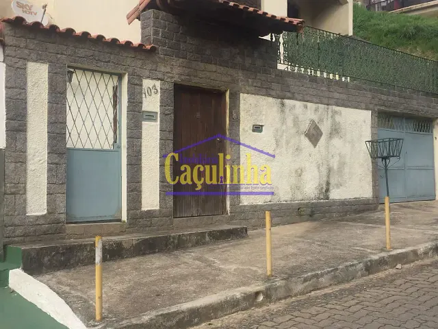 Casa com 110m² 3 quartos e 2 banheiros, à venda, no bairro Oficinas Velhas em Barra do Piraí