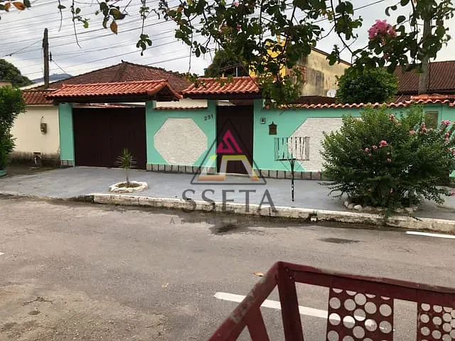 Casa 4 quartos e 1 banheiro, à venda, no bairro Centro em Guapimirim