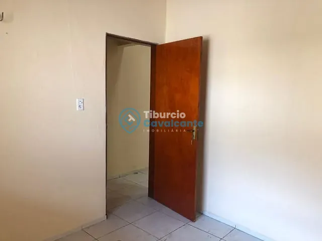 Casa 2 quartos e 1 banheiro, à venda, no bairro Parque São João em Maranguape