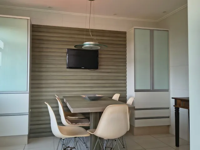 Casa 2 quartos e 2 banheiros, para alugar, no bairro Estreito em Florianópolis