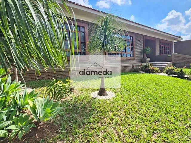 Casa com 909m² 4 quartos e 3 banheiros, à venda, no bairro CENTRO em Jacarezinho