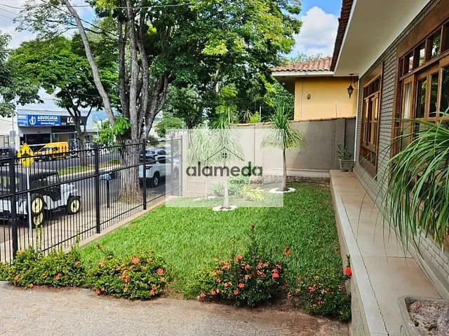 Casa com 909m² 4 quartos e 3 banheiros, à venda, no bairro CENTRO em Jacarezinho
