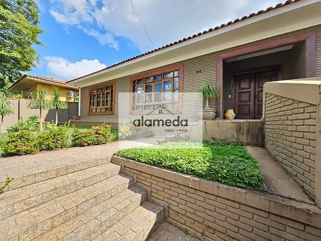 Casa com 909m² 4 quartos e 3 banheiros, à venda, no bairro CENTRO em Jacarezinho
