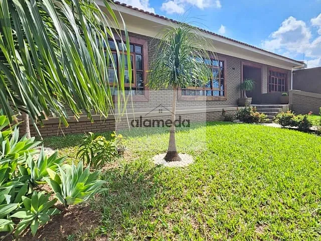 Casa com 909m² 4 quartos e 3 banheiros, à venda, no bairro CENTRO em Jacarezinho
