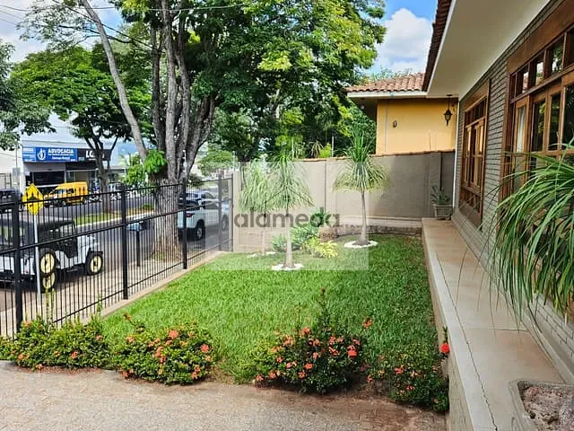 Casa com 909m² 4 quartos e 3 banheiros, à venda, no bairro CENTRO em Jacarezinho