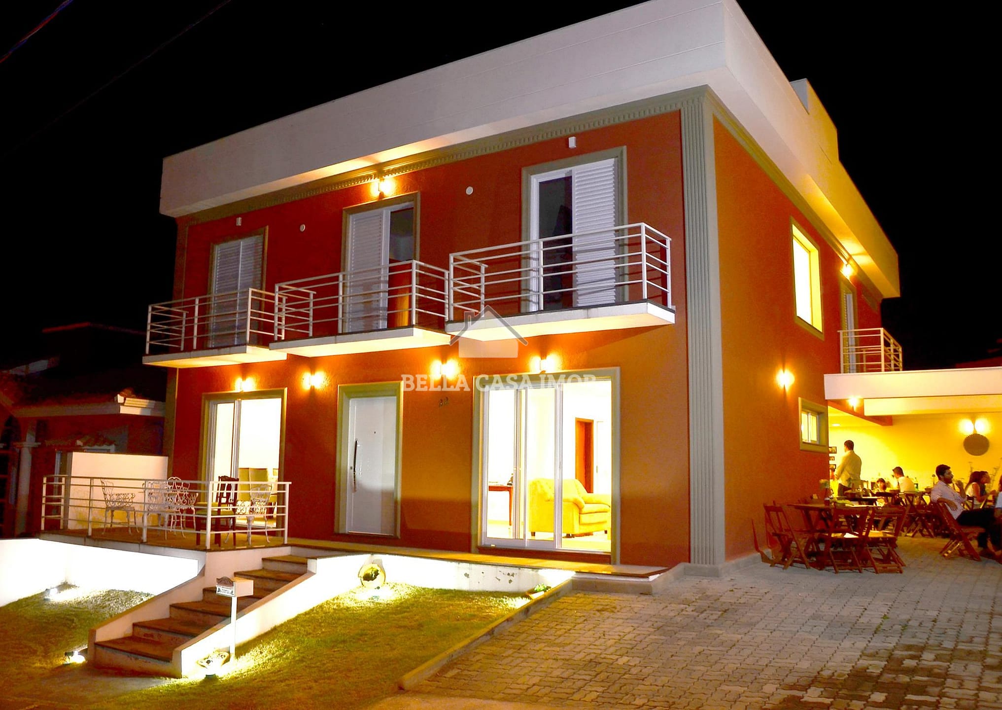 Casa à venda com 3 quartos, 200m² - Foto 1