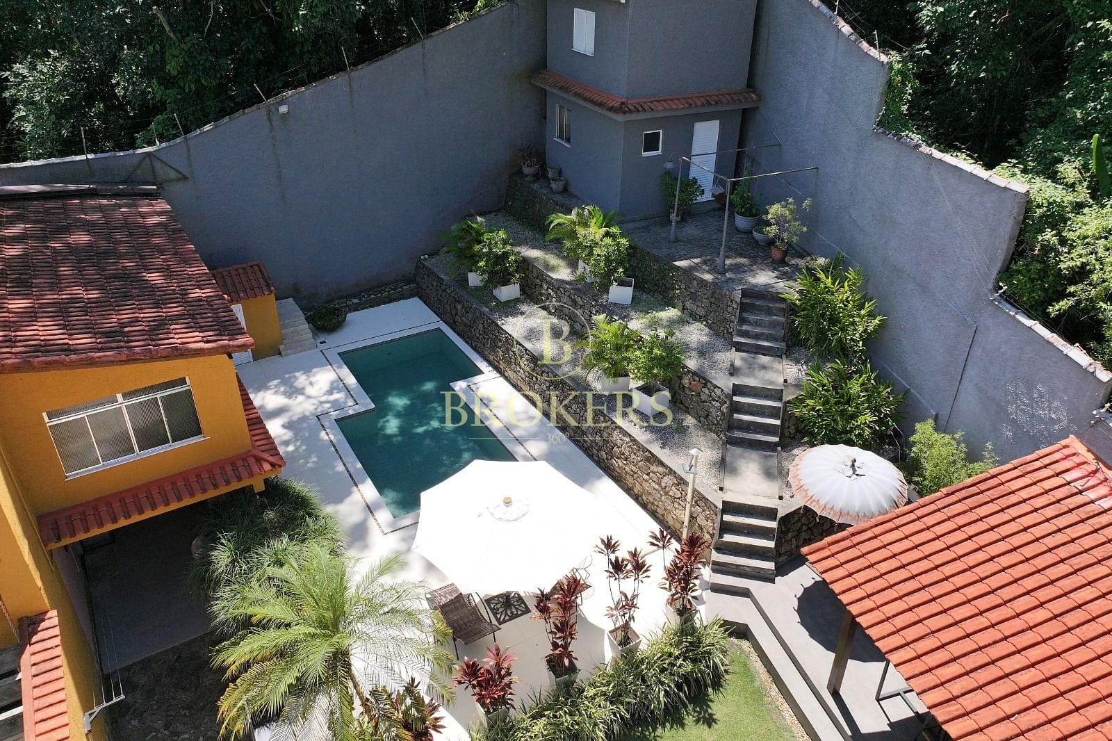 Casa espetacular a venda em Santa Teresa | 350m², vista para o Cristo, 6 quartos (3 suítes), piscina e área gourmet.
