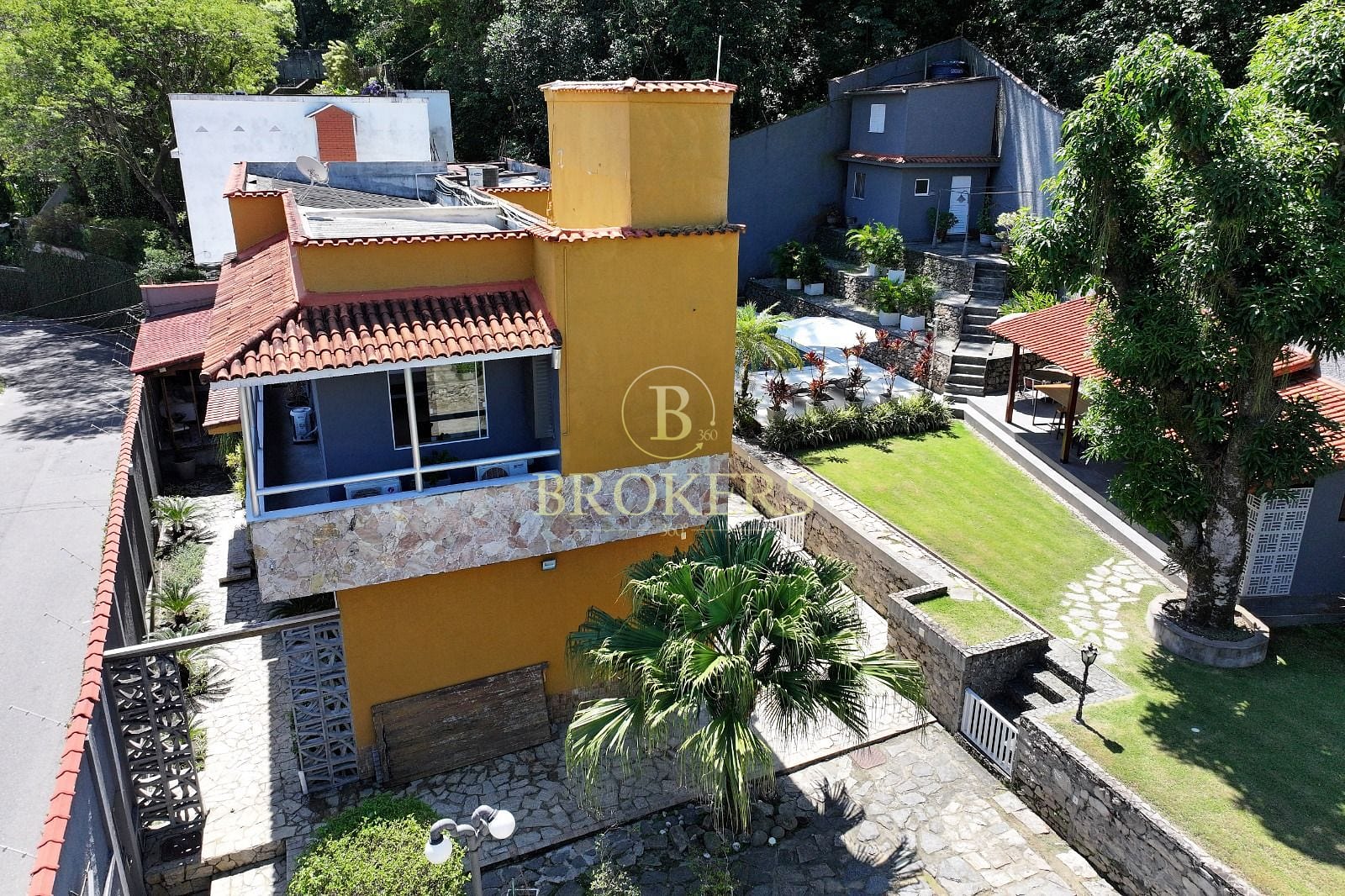 Casa espetacular a venda em Santa Teresa | 350m², vista para o Cristo, 6 quartos (3 suítes), piscina e área gourmet.