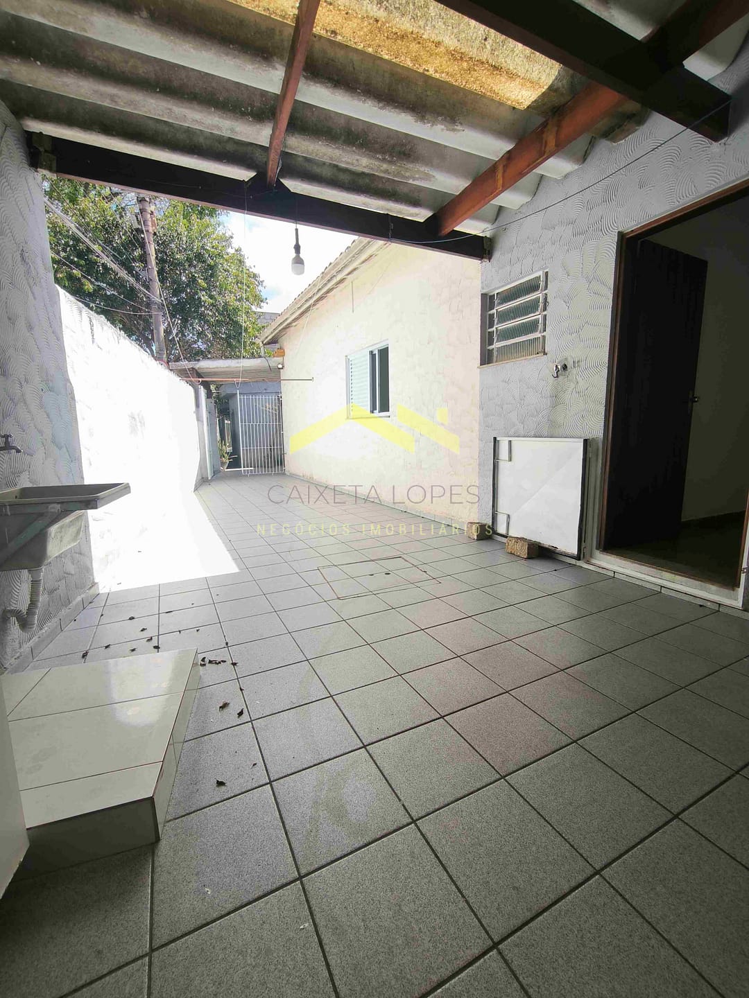 Casa para alugar com 2 quartos, 70m² - Foto 9