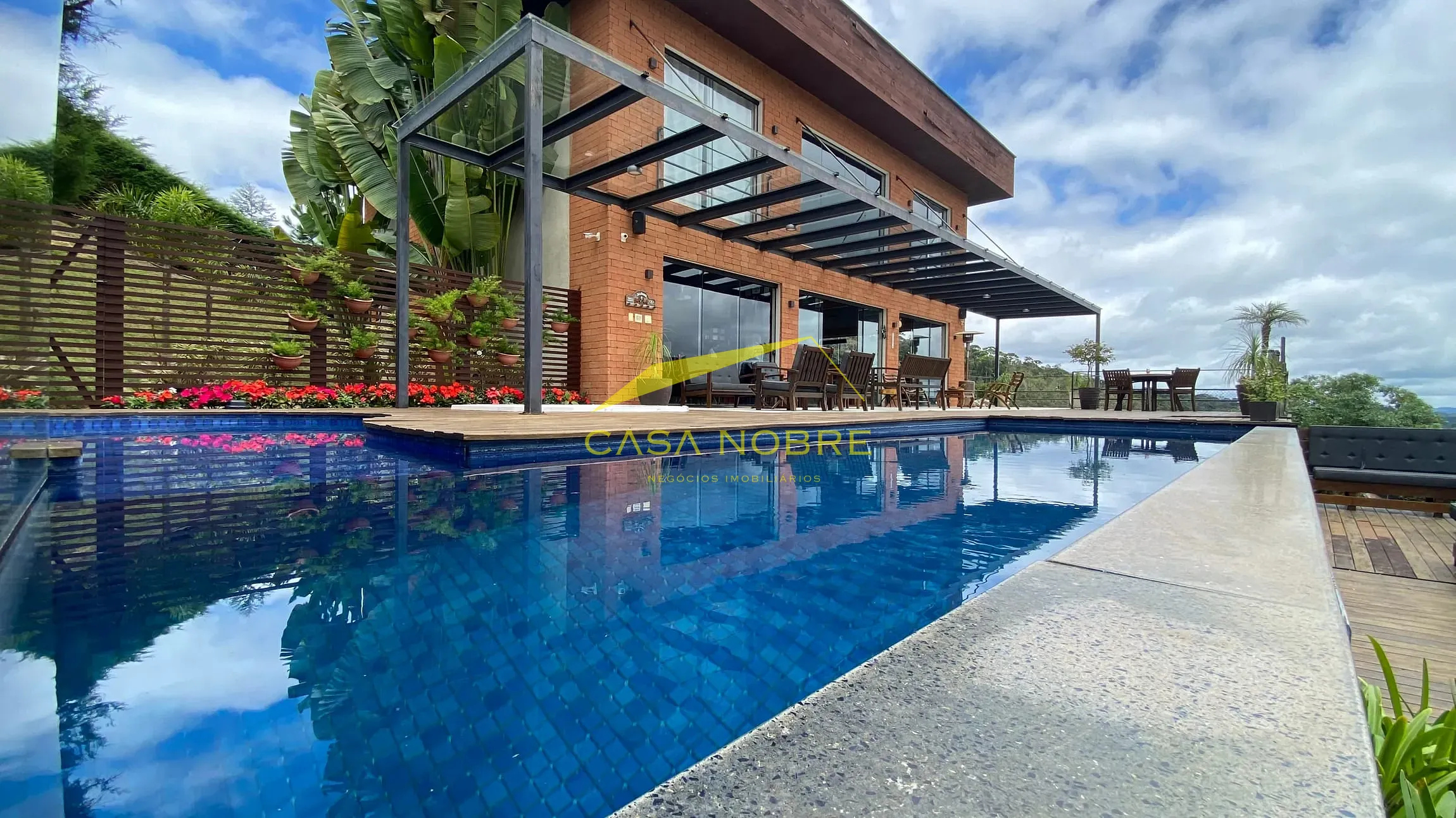 Casa, 5 quartos, 1451 m² - Foto 1