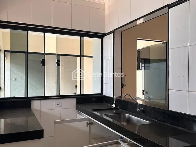 Sobrado com 252m² 4 quartos e 4 banheiros, à venda, no bairro Jardim Europa I em Santa Bárbara D'Oeste