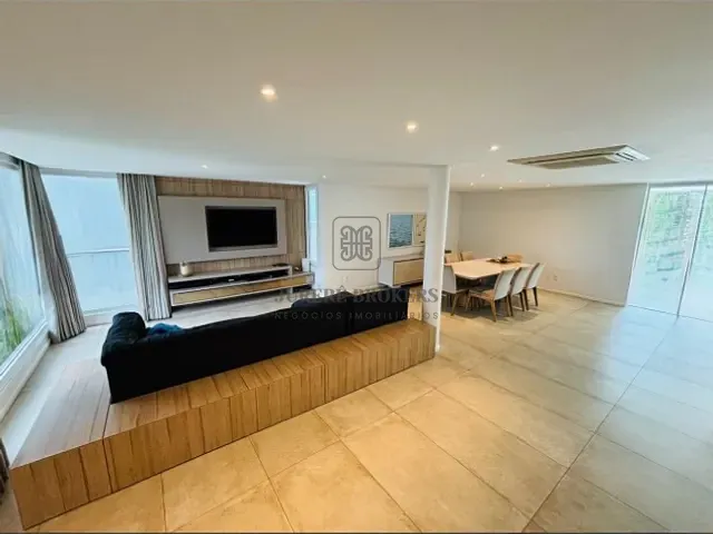 Casa com 450m² 3 quartos e 4 banheiros, à venda, no bairro Jurerê Internacional em Florianópolis