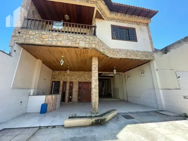 Casa com 450m² 4 quartos e 3 banheiros, à venda, no bairro Cerâmica em Nova Iguaçu