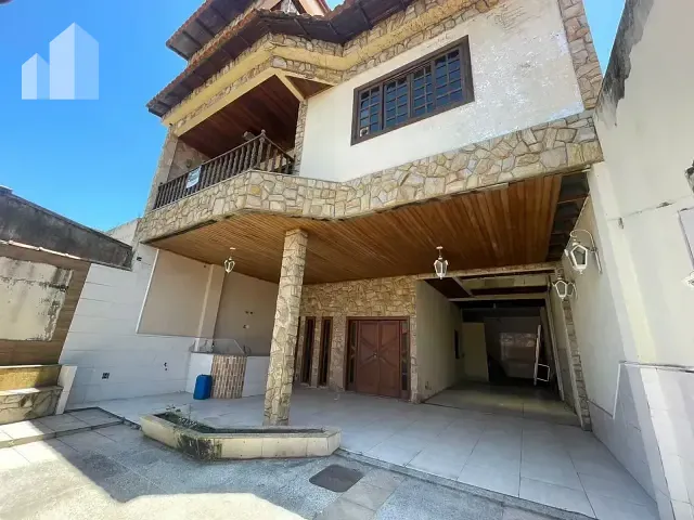 Casa com 450m² 4 quartos e 3 banheiros, à venda, no bairro Cerâmica em Nova Iguaçu