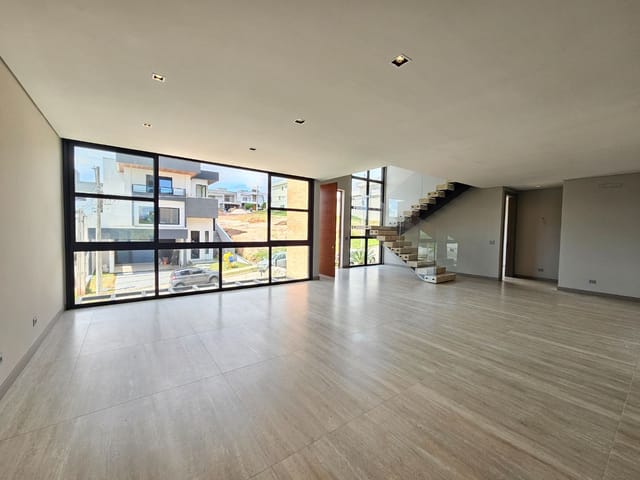 Casa com 458m² 3 quartos e 5 banheiros, à venda, no bairro Recanto dos Eucaliptos em São José dos Campos
