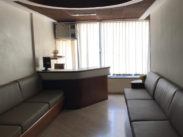 Foto do Loja - Sala Comercial a venda em Copacabana, RJ. Prédio em ótima localização a duas quadras da praia. Oportunidade única!! | GrupoApi