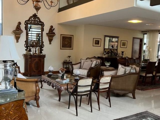 Casa com 507m² 4 quartos e 4 banheiros, à venda, no bairro Esperança em Londrina