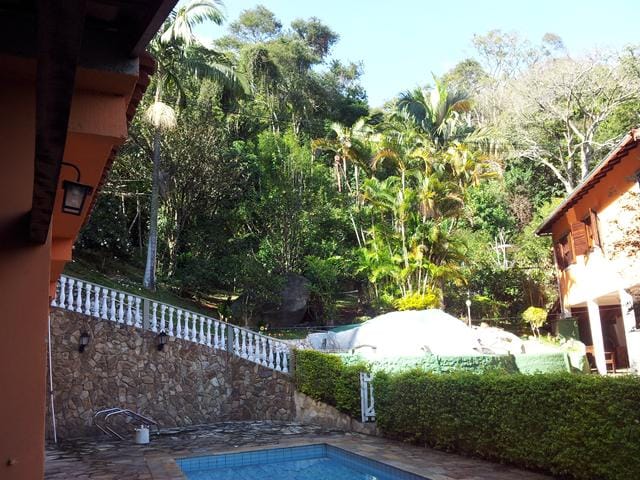 Casa à venda, no bairro Samambaia em Petrópolis