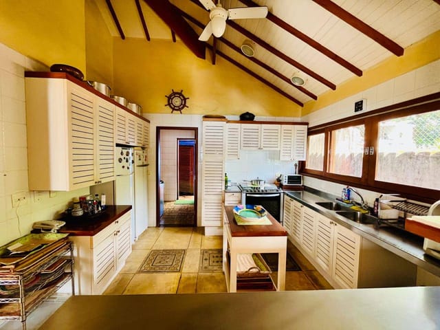 Casa com 880m² 4 quartos e 6 banheiros, para alugar, no bairro Ponta das Canas em Ilhabela