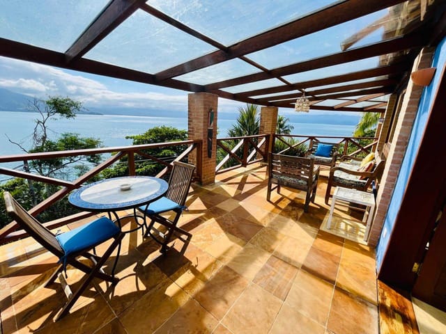 Casa com 880m² 4 quartos e 6 banheiros, para alugar, no bairro Ponta das Canas em Ilhabela