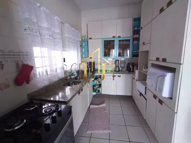 Casa com 500m² 3 quartos e 3 banheiros, à venda, no bairro SANTA ROSA em Cuiabá