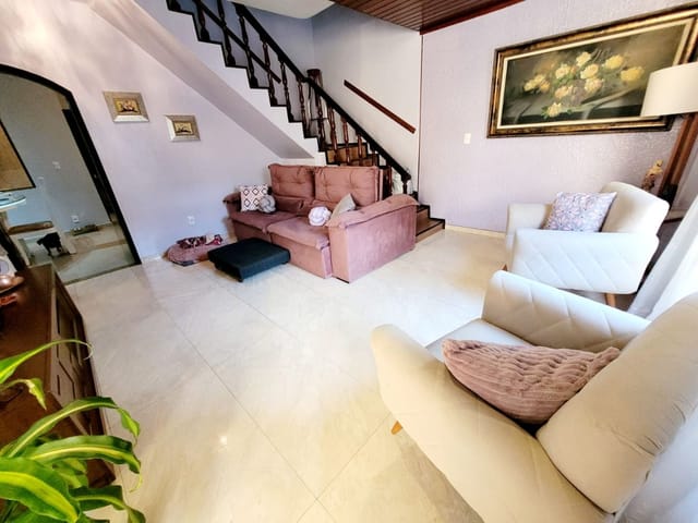 Casa com 250m² 3 quartos e 2 banheiros, à venda, no bairro Vila Valqueire em Rio de Janeiro