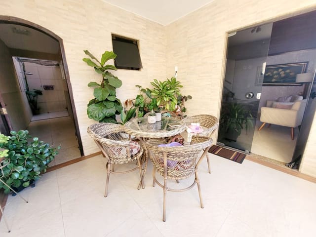 Casa com 250m² 3 quartos e 2 banheiros, à venda, no bairro Vila Valqueire em Rio de Janeiro