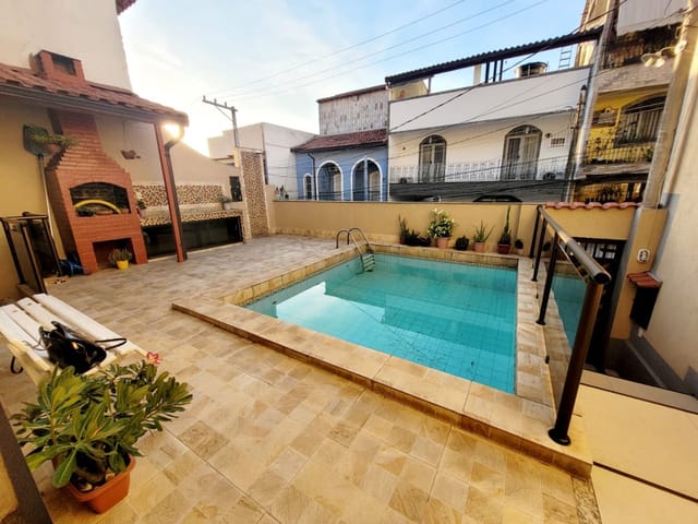 Casa com 250m² 3 quartos e 2 banheiros, à venda, no bairro Vila Valqueire em Rio de Janeiro