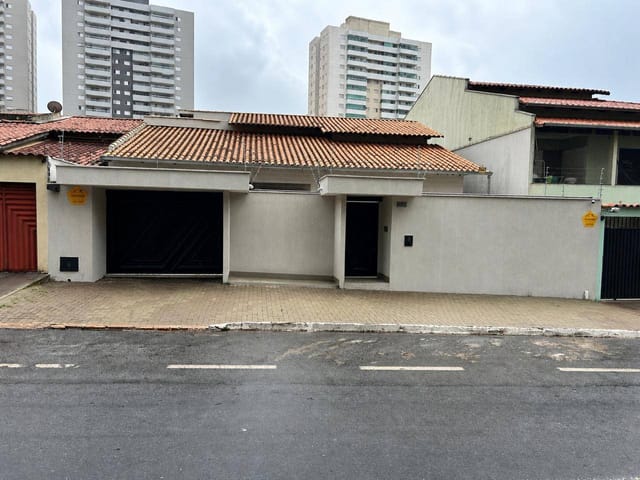 Casa com 360m² 3 quartos e 4 banheiros, à venda, no bairro Village Veneza em Goiânia