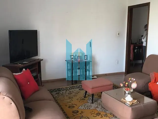 Casa com 300m² 4 quartos e 4 banheiros, à venda, no bairro São Benedito em Poços de Caldas