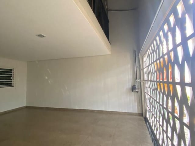 Casa com 100m² 3 quartos e 2 banheiros, para alugar, no bairro Parque Residencial Cambé em Cambé