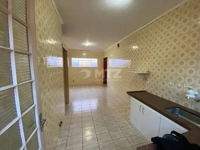 Casa com 300m² 4 quartos e 3 banheiros, à venda, no bairro Vila Bela Vista em Botucatu