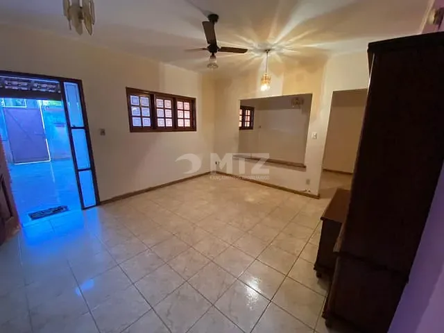 Casa com 300m² 4 quartos e 3 banheiros, à venda, no bairro Vila Bela Vista em Botucatu