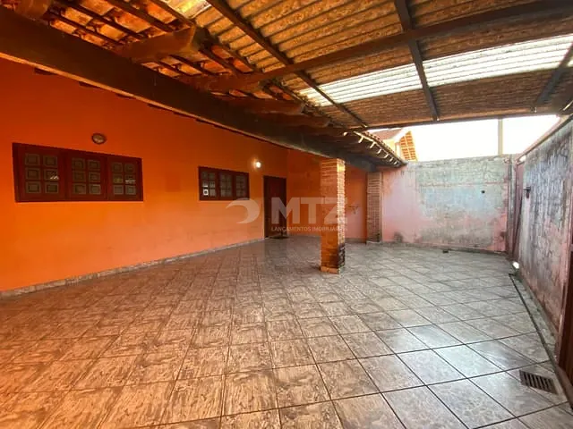 Casa com 300m² 4 quartos e 3 banheiros, à venda, no bairro Vila Bela Vista em Botucatu