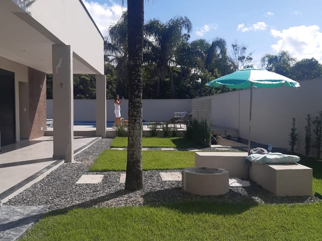 Foto do Casa - Ampla Casa de Alto Padrão Com Piscina, Bairro Salinas, Balneário Barra do Sul, SC | North Center